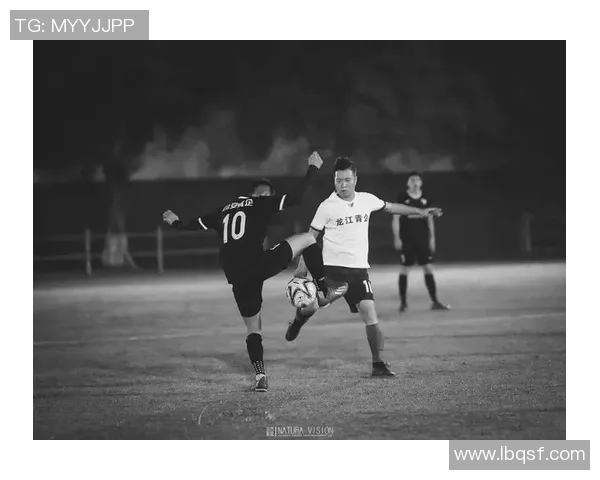 偶然相遇日本街头女生与足球明星的浪漫瞬间